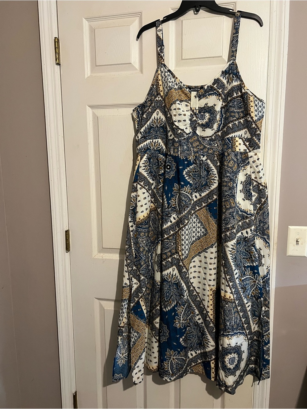 Bloomchic Blue & Cream Paisley Maxi Dress. Size 18-20